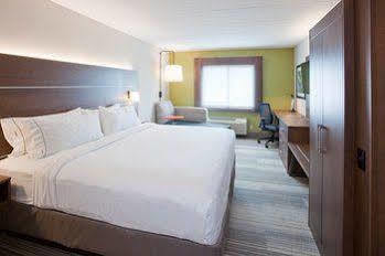 Express & - - 120th And Maple By Ihg 3*