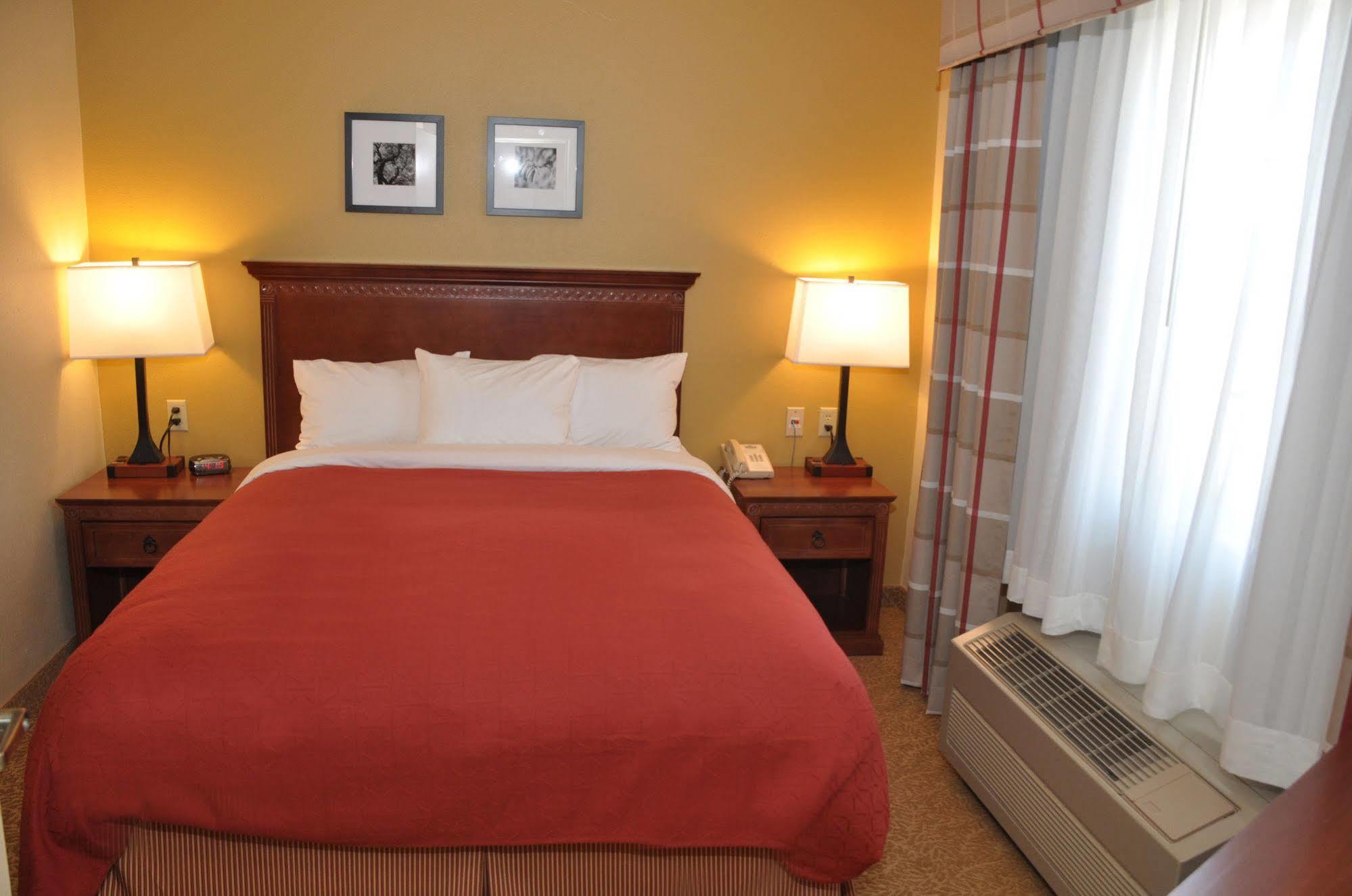Holiday Express & - - 120th And Maple By Ihg Hotel Omaha