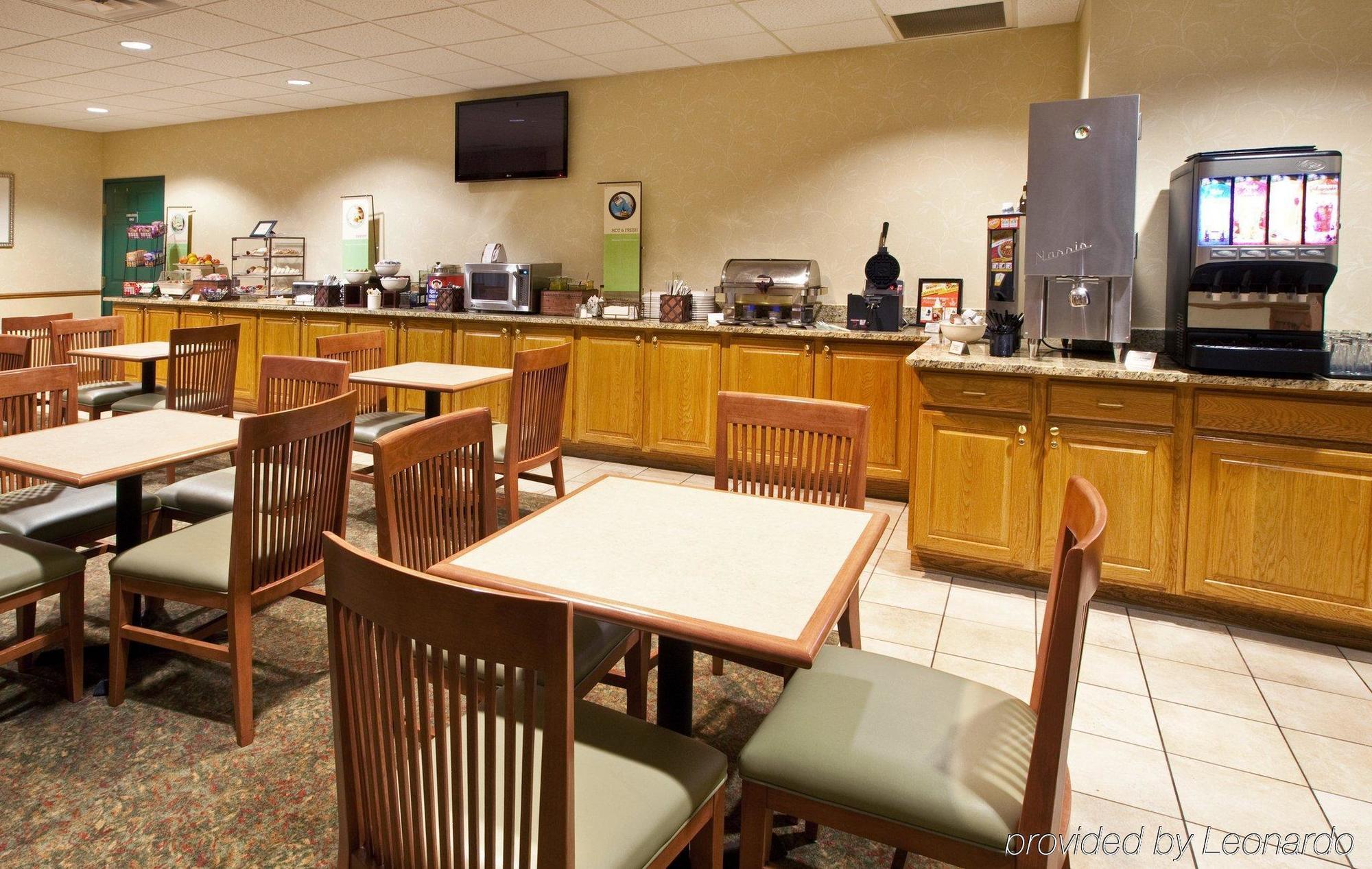Hotel Holiday Express & - - 120th And Maple By Ihg 3*