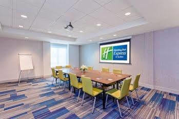Express & - - 120th And Maple By Ihg Hotel 3*